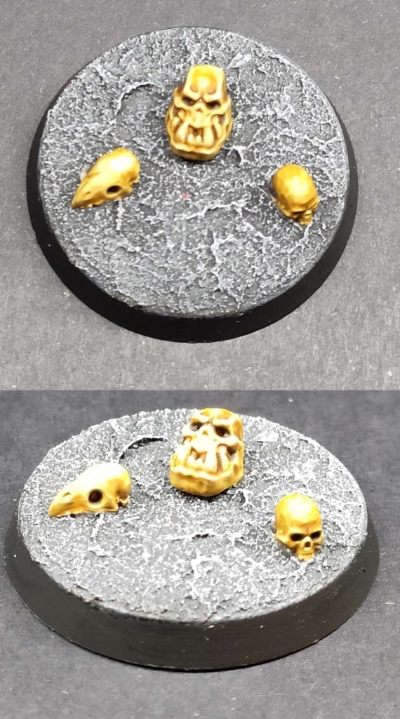 Soclage et socles Terre grise et Crânes