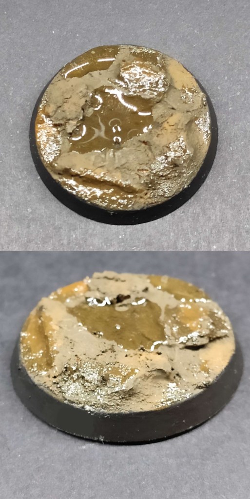 Soclage et socles Terre boueuse