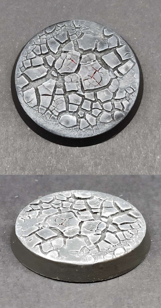 Soclage et socles Terre craquelée  grise