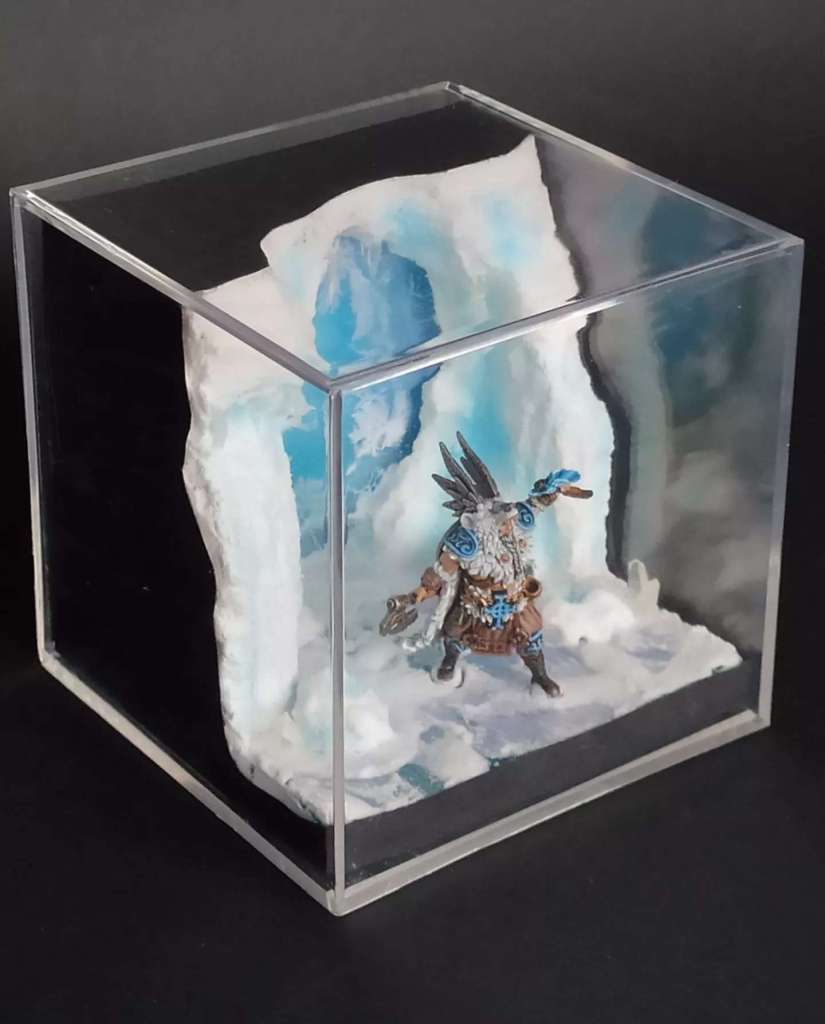 Galerie de photos d'un Cube Personnage d'un guerrier Viking, conçu et peint par Clarius Painting, Service de Peinture de figurines