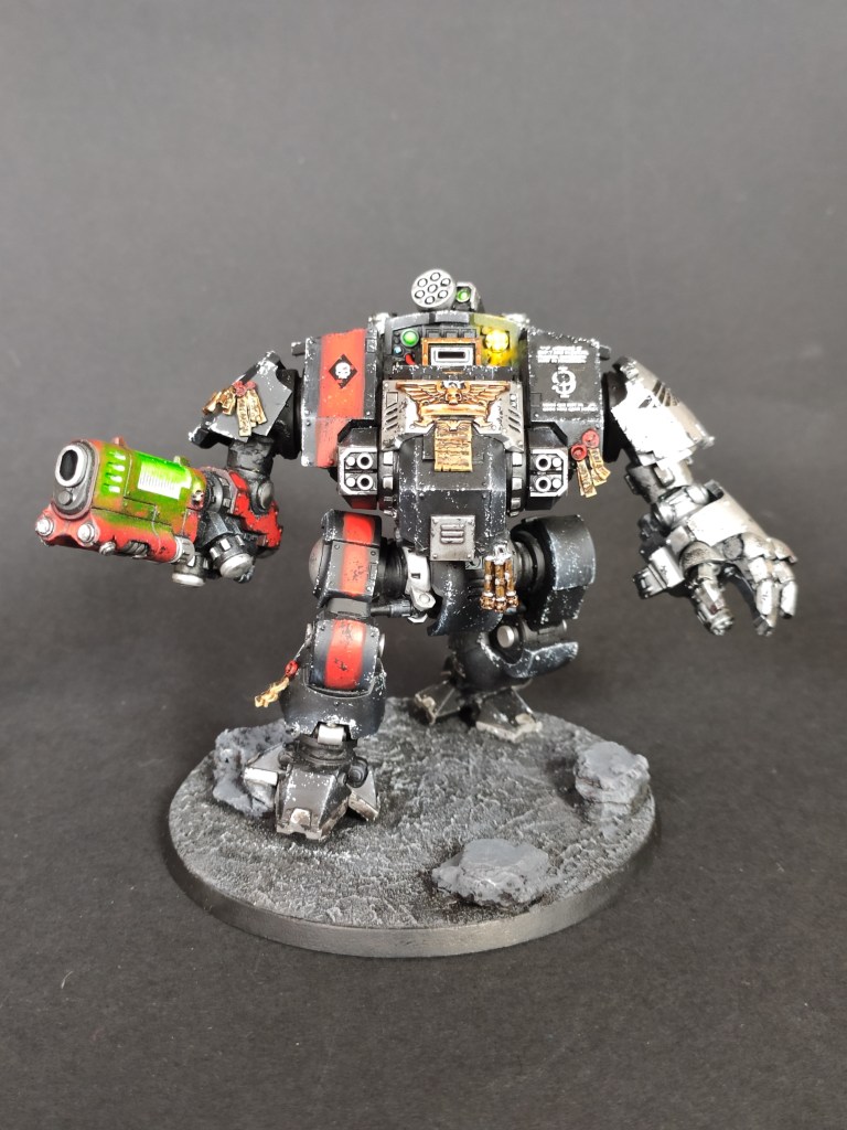 Galerie de photos de figurines peintes par Clarius Painting d'un Dreadnought Redemptor de la Deathwatch, pour le jeu Warhammer 40000