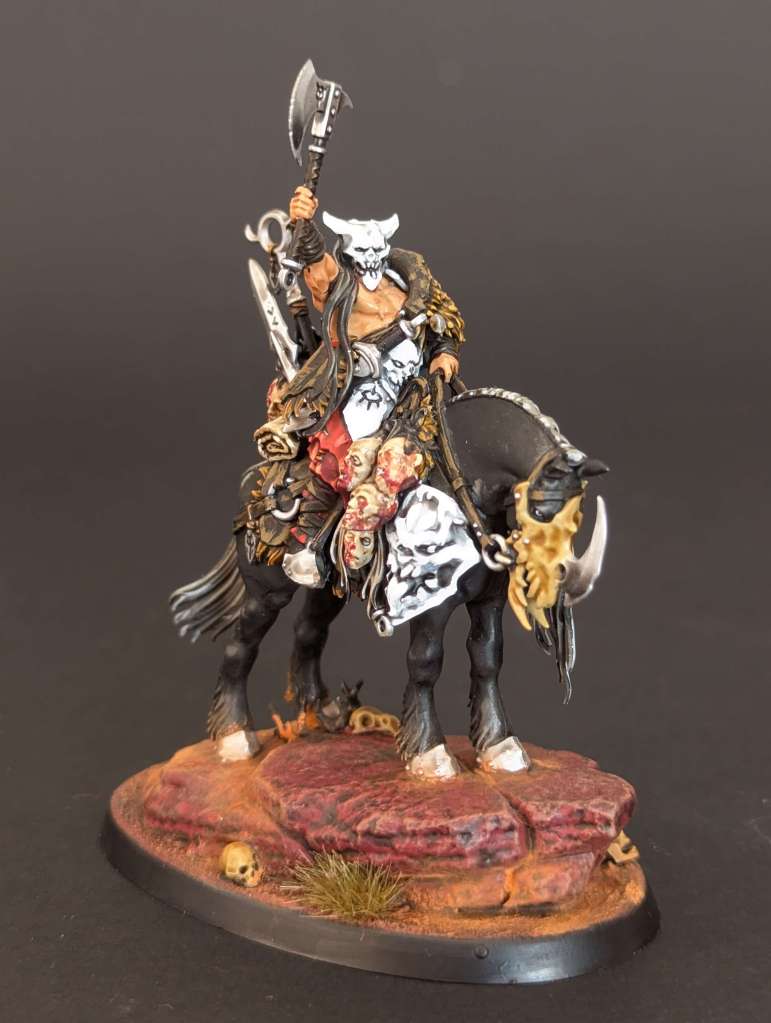 Chef de Guerre Noir-Serment sur destrier